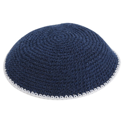 כיפה סרוגה 16 ס"מ כחול מסביב פס לבן