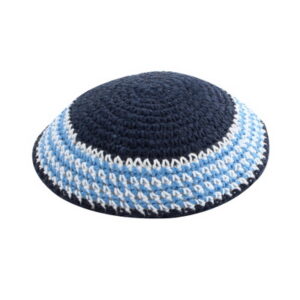 * כיפה סרוגה 17 ס"מ כחול עיטור כחול לבן