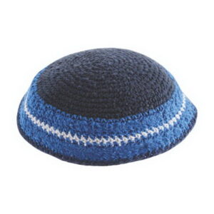 * כיפה סרוגה 15 ס"מ כחול עיטור כחול לבן