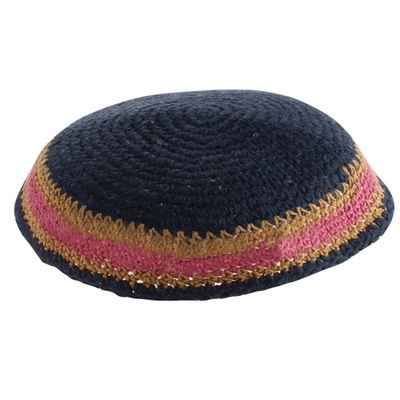 * כיפה סרוגה 18 ס"מ כחול עיטור חום בורדו 1 * כיפה סרוגה 18 ס"מ כחול עיטור חום בורדו