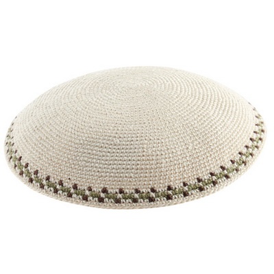 כיפה  15 ס"מ רקע בז' עיטור חום ירוק