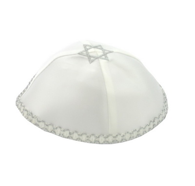 כיפה סטן לבן 20 ס"מ כסף מסביב 1 כיפה סטן לבן 20 ס"מ כסף מסביב