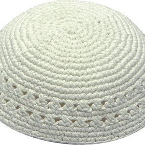 כיפה סרוגה 16 ס"מ לבן מחורר