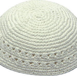 כיפה סרוגה 20 ס"מ לבן מחורר