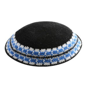  כיפה  19 ס"מ רקע שחור עיטור כחול לבן