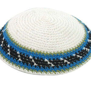   כיפה סרוגה לבן מסביב כחול 15 ס"מ