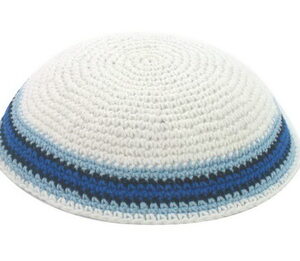  כיפה סרוגה  15 ס"מ לבן,  כחול תכלת סביב