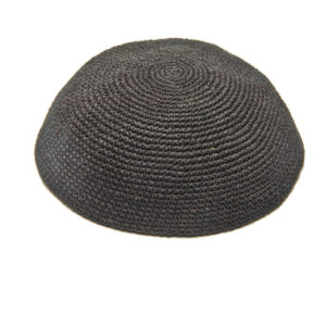 כיפה סרוגה 16 ס"מ שחור מחורר