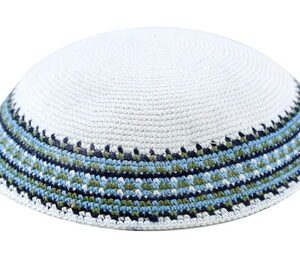   כיפה . 16 ס"מ רקע לבן עיטורים טורקיז ירוק שחור