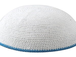 כיפה סרוגה 16 ס"מ לבן מסביב פס טורקיז