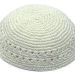  כיפה סרוגה 19 ס"מ לבן מחורר