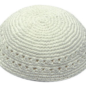 כיפה סרוגה 19 ס"מ לבן מחורר