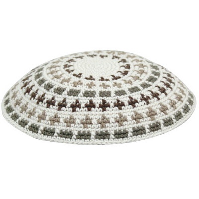 כיפה ד.מ.צ שטוחה 12 ס"מ רקע בז' קישוטים ירוק ז