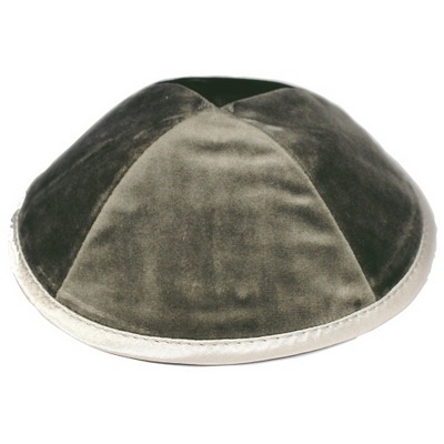 * כיפה קטיפה אפור 19 ס"מ עם מקום לסיכה