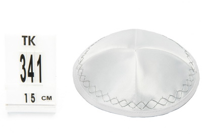 כיפה סטן לבן "עיטורים" 15 ס"מ