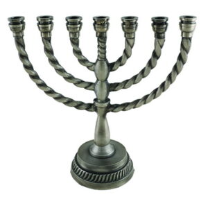 מנורה אלומיניום 7 קנים גימור פיוטר 22 ס"מ