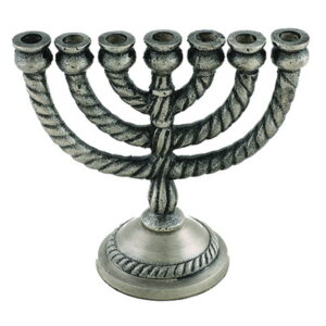  מנורה אלומיניום 7 קנים גימור פיוטר 11 ס"מ