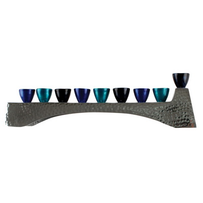 חנוכיה אלומניום מרוקע עם קנים גוון כחול 30.5x7 ס"מ