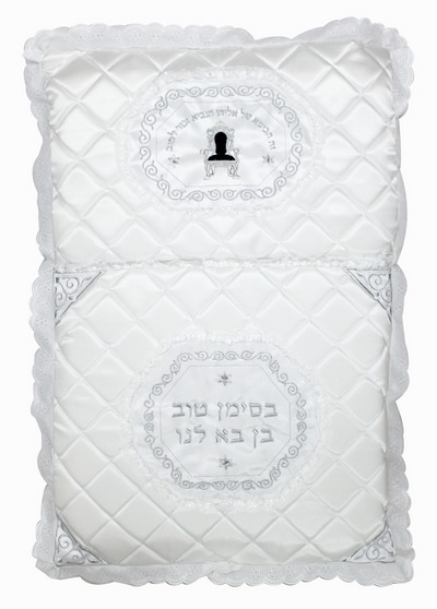 כרית מהודרת לברית מילה,62292,  "כיסא אליהו"-  "בסימן טוב בן בא לנו", 75x53 ס"מ