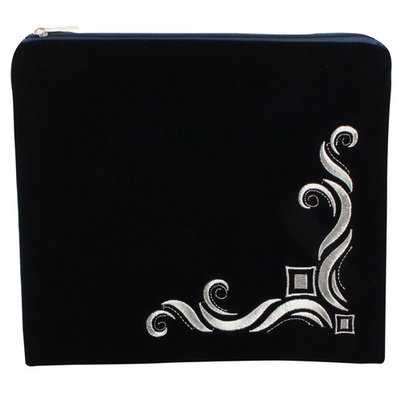 תיק לטלית קטיפה כחול כהה עם ריקמה 24*26 ס"מ