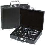 ערכת יין מהודרת במארז עור מהודר ZA-1998       